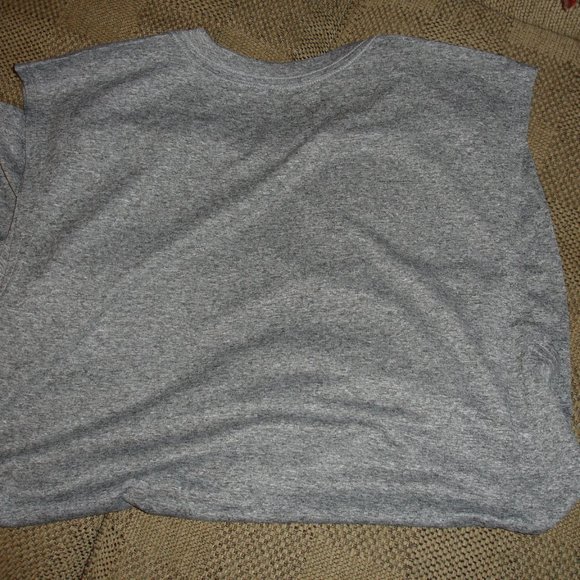 New Iowa Hawkeyes Sleeveless Nike Dri-Fit Shirts - Go Hawks !! - Iowa Hawkeyes ! - Picture 5 of 7